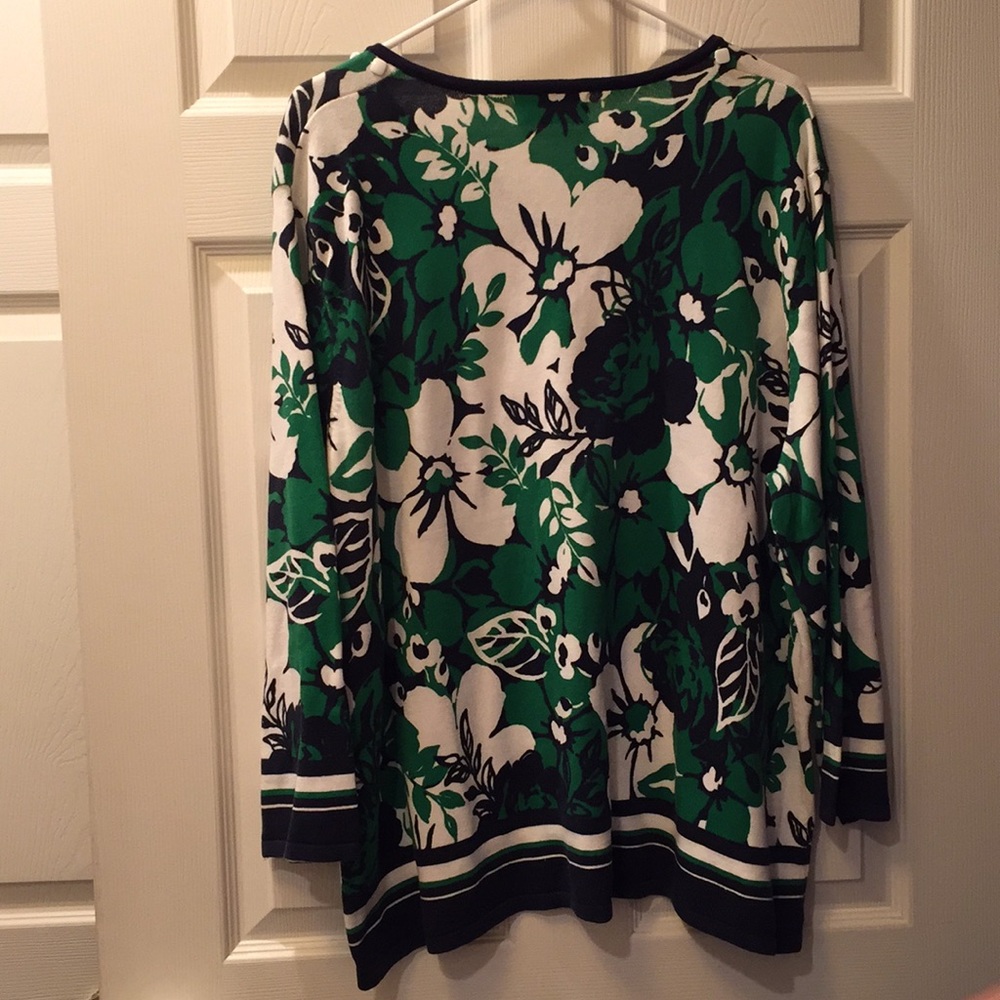 ➕Alfred Dunner Embellished Neckline Floral Top - Picture 3 of 4